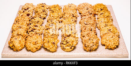 Reihen von Chocolate Chip Cookies Stockfoto