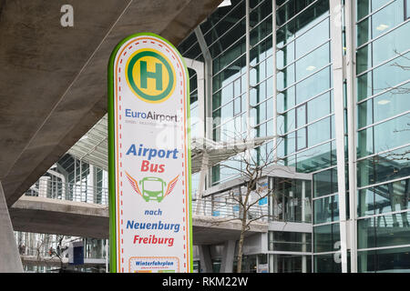 Airport Bus Neuenburg und Freiburg bei Euro Airport Basel Mulhouse Freiburg Flughafen Stockfoto