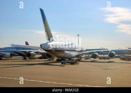 NEW YORK - 22. MÄRZ 2016: Passenger Jet Flugzeug am Flughafen JFK. John F. Kennedy International Airport ist ein internationaler Flughafen. Stockfoto