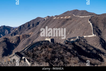 Die große Mauer name Mu Tian Yu. In der Winterzeit. Die längste Mauer der Welt. In Peking, China. Stockfoto