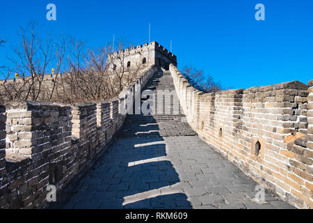 Die große Mauer name Mu Tian Yu. In der Winterzeit. Die längste Mauer der Welt. In Peking, China. Stockfoto