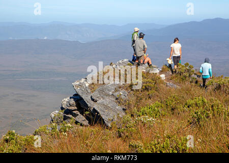 Wanderer auf der Ironbound Range auf der South Coast Track Stockfoto