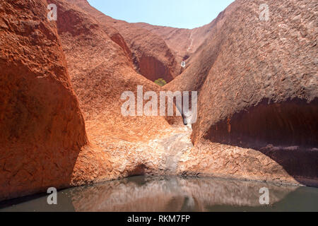 Mutitjulu Wasserloch am Uluru Stockfoto