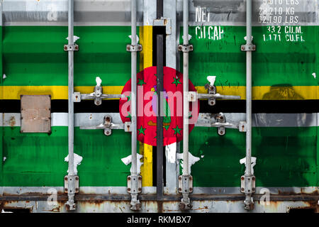 Nahaufnahme der Container mit der Nationalflagge von Dominica. Das Konzept von Dominica export-import und die Lieferung von Waren. Stockfoto