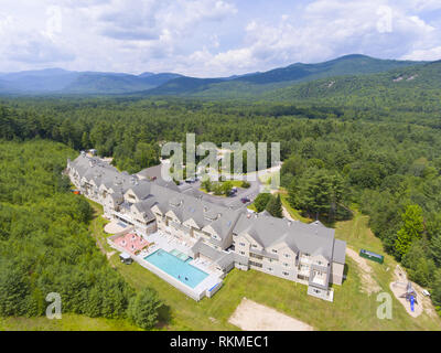 Attitash Mountain Resort Luftaufnahme in White Mountain National Forest, Bartlett, New Hampshire, USA. Stockfoto