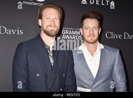 BEVERLY HILLS, Ca - Februar 09: Brian Kelley (L) und Tyler Hubbard von Florida Georgia Linie der Recording Academy und Clive Davis' 2019 Pre-GRA teilnehmen Stockfoto