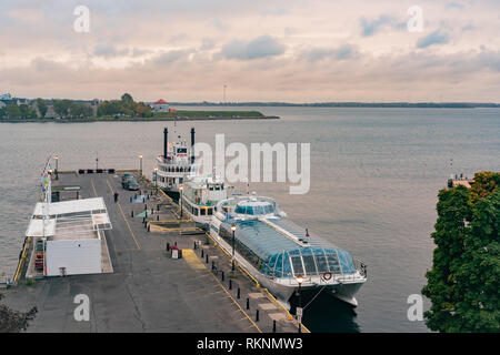 Luftaufnahme der Kingston Stadt Hafen mit Schiff Stockfoto