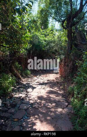 Teil des Kaffee Horse Trail, einem alten Weg, der Kaffee und der Pferde zwischen Burma und Tibet über Yunnan, im Dorf Nuodeng, Yunnan. Nuode Stockfoto