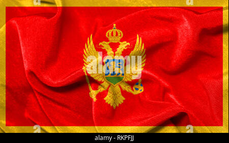 Realistische Flagge Montenegro über die gewellte Oberfläche des Gewebes Stockfoto