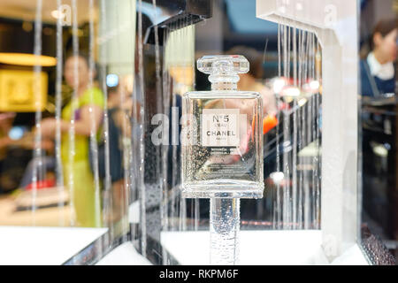 Hongkong - September 02, 2016: Nahaufnahme von Chanel Nr. 5 in einem Laden. Chanel Nr. 5 ist das erste Parfum von Französischen couturier Gabrielle "Co gestartet Stockfoto