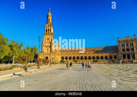 Die Plaza de Espana, Sevilla, Spanien gebaut für die Ibero-Amerikanische Ausstellung von 1929. Es ist ein charakteristisches Beispiel für die Renaissance Revival Stil im Span Stockfoto