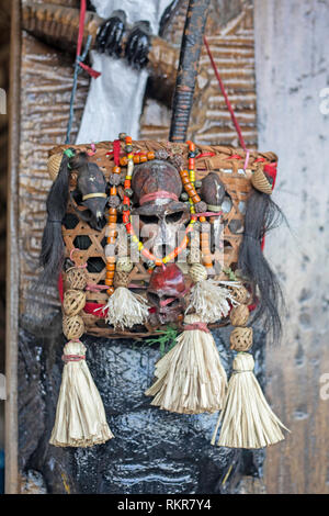 Tierschädel auf Konyak Stamm Hütte, Hornbill Festival Nagaland, Indien-3 Stockfoto