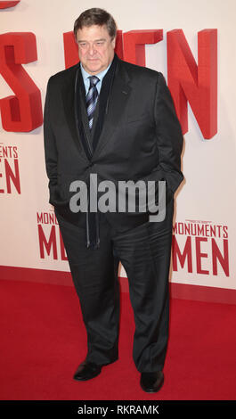 John Goodman kommt an der UK Premiere des "Monuments Men'' im Odeon am Leicester Square Stockfoto