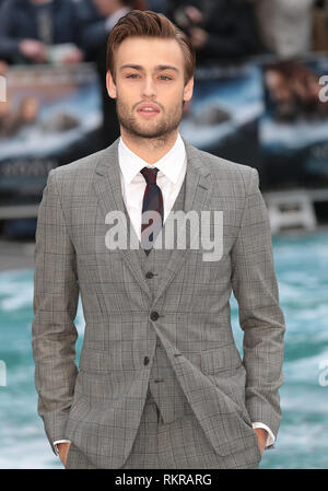 London, UK, 31. März 2014 Douglas Booth kommt an der UK Premiere von 'Noah' im Odeon Leicester Square Stockfoto