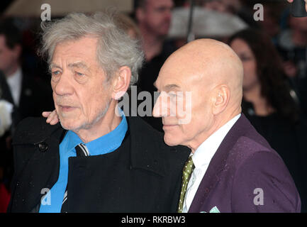 Sir Ian McKellen und Patrick Stewart kommen an der UK Premiere von "X-Men: Tage der Zukunft Vergangenheit' im Odeon Leicester Square in London, England Stockfoto