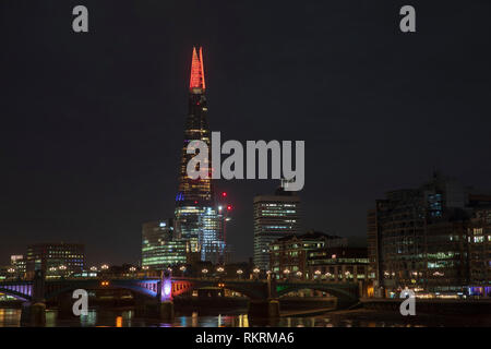 Shard leuchtet das Display & Southwark Bridge, London, England.