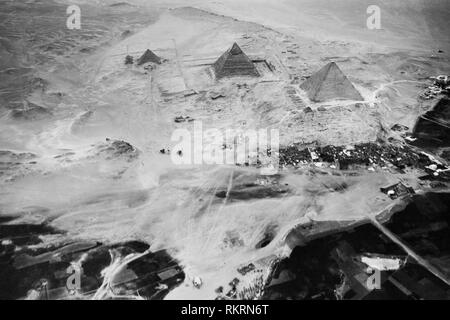 Luftaufnahme der Pyramids, Kairo, Ägypten, Afrika 1920 1930 Stockfoto