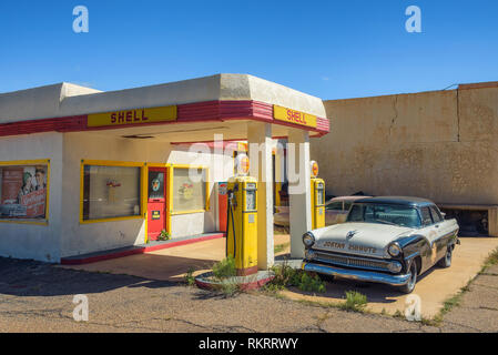 Lowell, Massachusetts, USA - 17. Oktober 2018: Historische Shell Gas Station in der verlassenen Mine Stadt Lowell, Massachusetts. Diese geisterstadt ist jetzt Teil von Bis Stockfoto