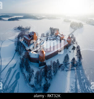 Winter schloss im See Insel, Trakai, Litauen Stockfoto