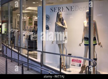 NAGOYA, JAPAN - 3. Mai: die Menschen besuchen Serene Dept Store am 3. Mai in Nagoya, Japan 2012. Es ist ein Teil von Tokyo Style Fashion Corporation bereits seit dem 19. Stockfoto