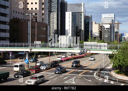 NAGOYA, JAPAN - 3. Mai: Leute fahren im dichten Verkehr auf Mai 3, 2012 in Nagoya, Japan. Mit 589 Fahrzeugen pro Kopf, Japan ist unter den meisten motorisierten Coun Stockfoto