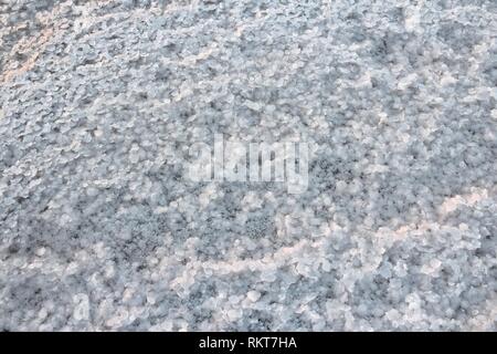 Natürliche Salzpfanne im Salzsee von Larnaca, Zypern. Salz Hintergrund. Stockfoto