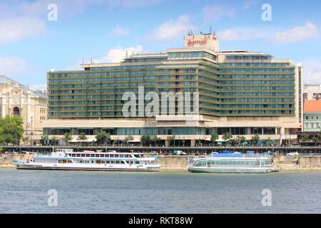 BUDAPEST, Ungarn - 20. JUNI 2014: Marriott Hotel in Budapest. Marriott International ist ein Hotel, das mit mehr als 4.000 Hotels weltweit. Stockfoto