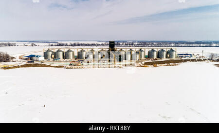 Luftaufnahme des Großen Körnerelevator im Winter. Stockfoto