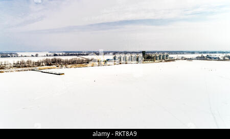 Luftaufnahme des Großen Körnerelevator im Winter. Stockfoto