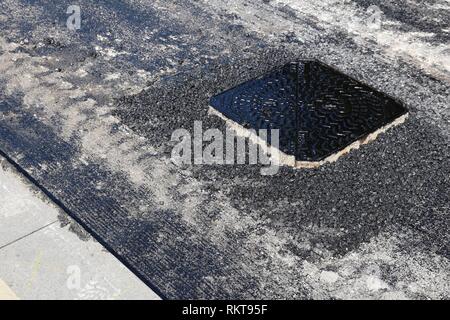 Straße resurfacing - Frischer asphalt Bau in Großbritannien. Stockfoto