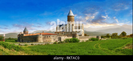 Fotos & Bilder der mittelalterlichen Kathedrale Alaverdi St George & Klosteranlage, die aus dem 11. Jahrhundert, in der Nähe von Telavi, Georgien (Land). Bei 50 Meter hoch Stockfoto