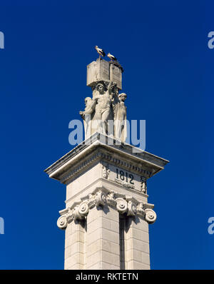 Spanien, Andalusien, Cadiz. Denkmal für 1812 Verfassung. Es wurde in 1912, entworfen von Architekt Modesto Lopez Otero (1885-1962) und Bildhauer Aniceto Marinas (1866-1953). Säule. Oberen Teil. Spanien Square. Stockfoto