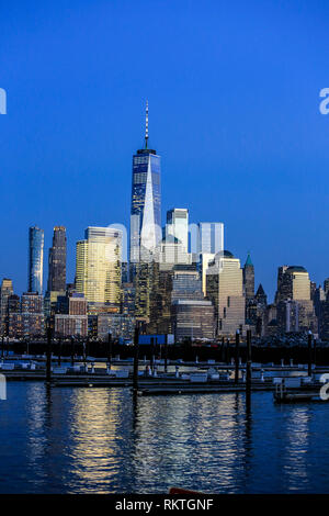 New York City, New York, Vereinigte Staaten von Amerika - Skyline mit dem Freedom Tower in der Dämmerung, WTC World Trade Center, USA. New York City, New York, Vere Stockfoto