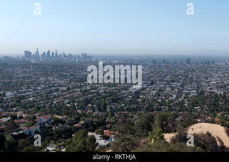 Ultrabreiter Betrachtungswinkel von Los Angeles, Kalifornien, Vereinigte Staaten von Amerika. Berühmte amerikanische Stadt an der US-Westküste vom Griffith Observatorium gesehen. U Stockfoto