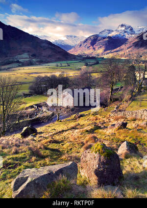 Ein erhöhter Winter Blick auf die Langdale Valley im englischen Lake District. Stockfoto