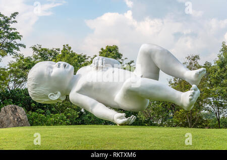 Zeitgenössische Skulptur 'Planet' des Bildhauers Marc Quinn, Gardens by the Bay, Singapur Stockfoto