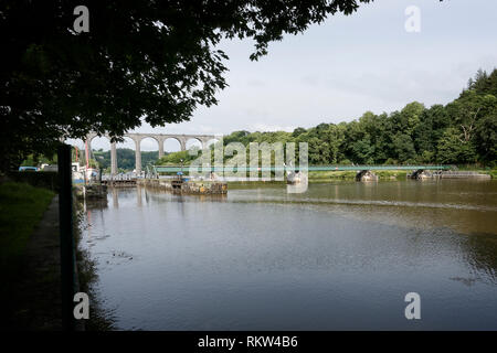 Port Launay auf dem Kanal Nante Brest in der Bretagne die erste Sperre östlich von Brest. Stockfoto