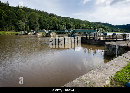 Port Launay auf dem Kanal Nante Brest in der Bretagne die erste Sperre östlich von Brest. Stockfoto