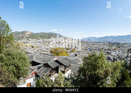 Traditionelle Chinesische glasierte Dächer der alten Stadt Lijiang, Yunnan, China Stockfoto