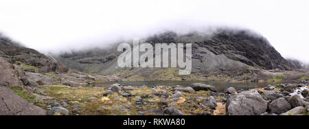 Panoramabild von coire Lagan lochan hoch in den Black Cuillin Berge auf der Insel Skye, Schottland, Großbritannien Stockfoto