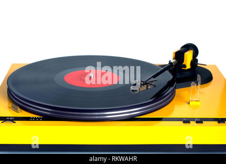 Lustige Drehscheibe in gelb Fall mit Rotation Schallplatte mit Red Label auf weißem Hintergrund. Horizontale foto Frontansicht closeup Stockfoto
