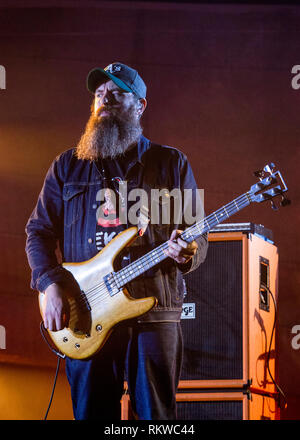 Dominic Aitchison von Mogwai live an der Latitude Festival 2018. Stockfoto