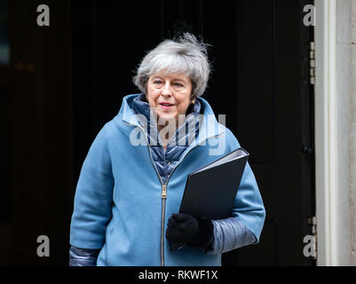 London, Großbritannien. 12. Februar, 2019. Der britische Premierminister, Theresa May, Blätter für das Parlament. Sie versucht, ihre Brexit Pläne vor dem 29. März Frist abzuschließen. Sie hat MPs einen letzten, entscheidenden Abstimmung über Ihr Brexit befassen sich mit der EU versprochen. Credit: Tommy London/Alamy leben Nachrichten Stockfoto