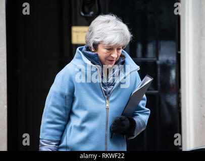 London, Großbritannien. 12. Februar, 2019. Der britische Premierminister, Theresa May, Blätter für das Parlament. Sie versucht, ihre Brexit Pläne vor dem 29. März Frist abzuschließen. Sie hat MPs einen letzten, entscheidenden Abstimmung über Ihr Brexit befassen sich mit der EU versprochen. Credit: Tommy London/Alamy leben Nachrichten Stockfoto