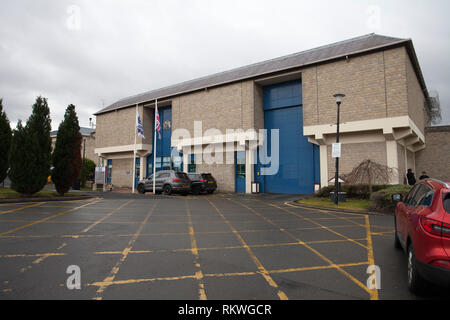 Durham, UK, 12. Februar 2019. HMP Durham, Hit durch steigende Gewalt und eine Überflutung der Drogentoten wurde versprochen, Scannen Ausrüstung nur für ihn, zu einem anderen Gefängnis umgeleitet werden, entsprechend einem Watchdog Report. Szene außerhalb der Strafanstalt heute. Kredit David Dixon/Alamy leben Nachrichten Stockfoto