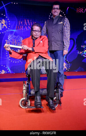 Legendäre Schauspieler Manoj Kumar mit Sohn Kunal Goswami besucht Power Brands-Bollywood's Film Journalist Award (BFJA) 2019 im Hotel Novotel Juhu in Mumbai. Stockfoto