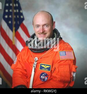 November 20, 2001 - Houston, Texas, USA - NASA-Astronaut Mark Kelly, STS-134 Commander, und STS-108 Pilot offizielles Portrait im Jahr 2001. Kelly ist der Ehemann der Vereinigten Staaten Vertreter Gabrielle Giffords (Demokrat von Arizona), die in Arizona am Samstag erschossen wurde, Januar 8, 2011 (Bild: © Nasa/CNP über ZUMA Draht) Stockfoto