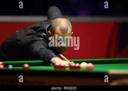 Cardiff, Großbritannien. 12 Feb, 2019. Barry Hawkins in Aktion während seiner Runde 1 Spiel gegen Sunny Akani. Welsh Open Snooker, Tag 2 Am Motorpoint Arena in Cardifft, South Wales am Dienstag, 12. Februar 2019. pic von der Credit: Andrew Obstgarten/Alamy leben Nachrichten Stockfoto