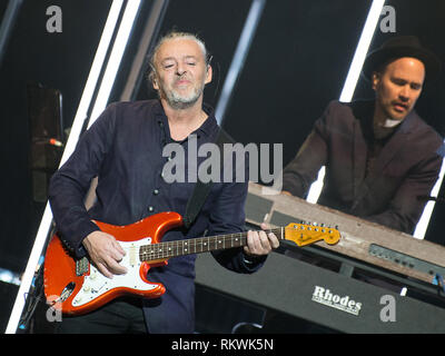 Glasgow, Schottland, Großbritannien. 11. Ferry 2019. Tears For Fears 0 Roland Orzabal und Curt Smith spielen Ihre neu geplanten Show Im SSE Hydro, Glasgow, UK. Credit: Stuart Westwood/Alamy leben Nachrichten Stockfoto