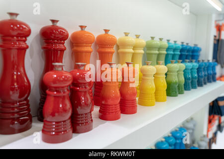 Frankfurt am Main, Deutschland. 11 Feb, 2019. Impressionen von der Ambiente Messe 2019: Le Creuset Pfeffermühle anzeigen. Quelle: Markus Wissmann/Alamy leben Nachrichten Stockfoto